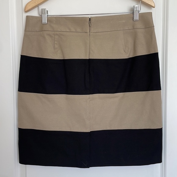 Banana Republic Women’s Striped Pencil Skirt Tan/Black 12 - Picture 3 of 7